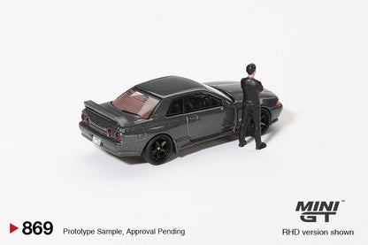 Mini GT 1/64 Nissan Skyline GT-R (R32) Gunmetal W/ Matsuda Figure Tsugio Matsuda Collection Black - MGT00869