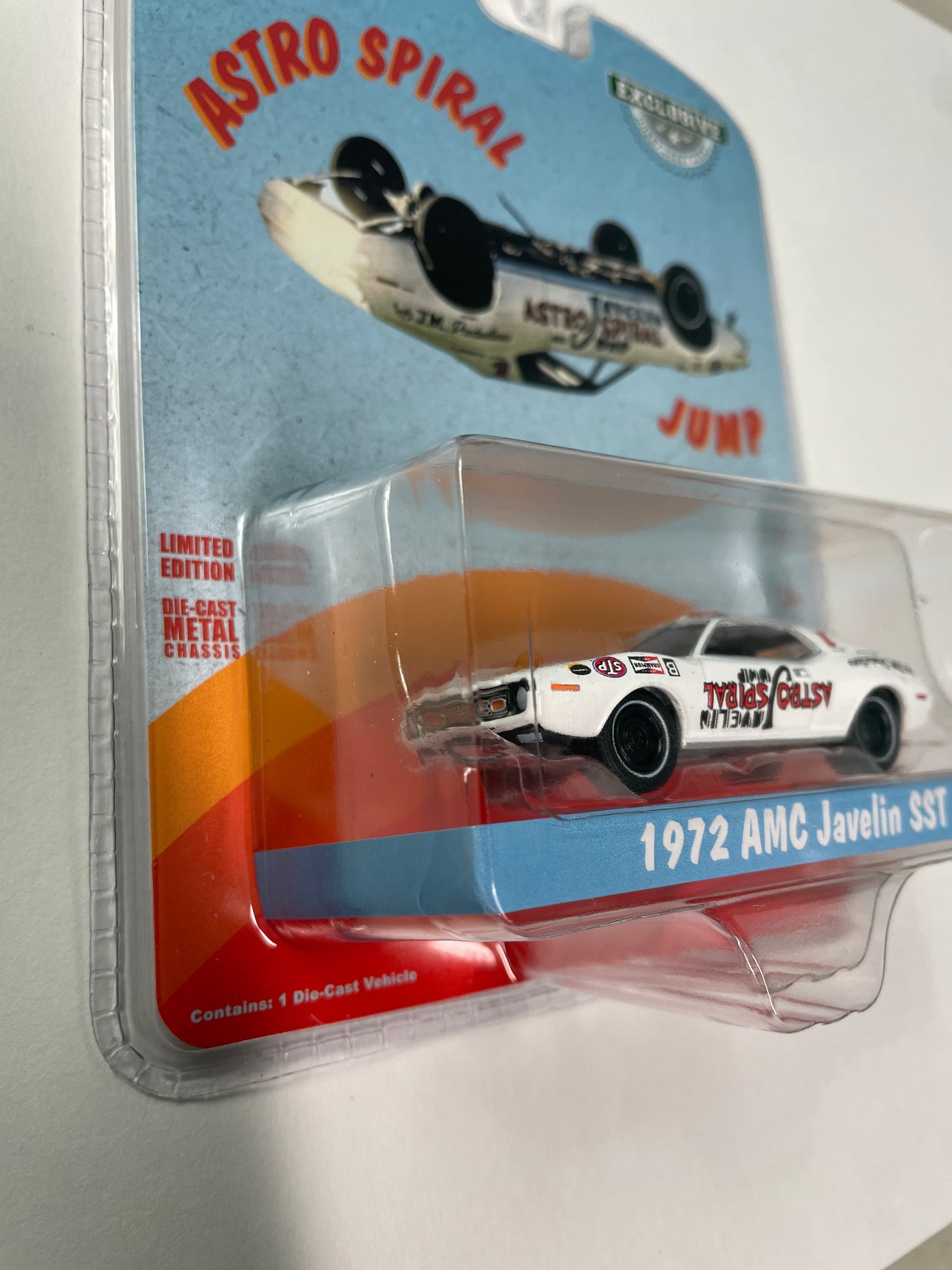 Greenlight 1/64 Hobby Exclusive Astro Spiral Jump 1972 AMC Javelin SST White