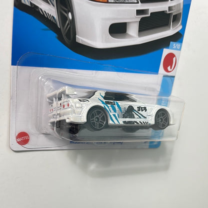 Hot Wheels 1/64 Godzilla Nissan Skyline GT-R (R32) White