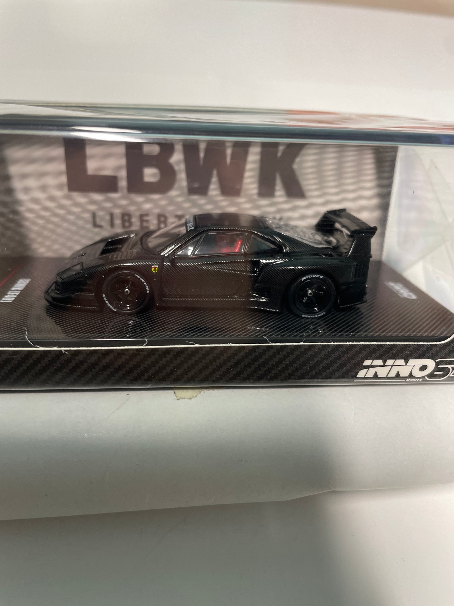 Inno64 1/64 LBWK (F40) Black Full Carbon - IN64-LBWKF40-FC