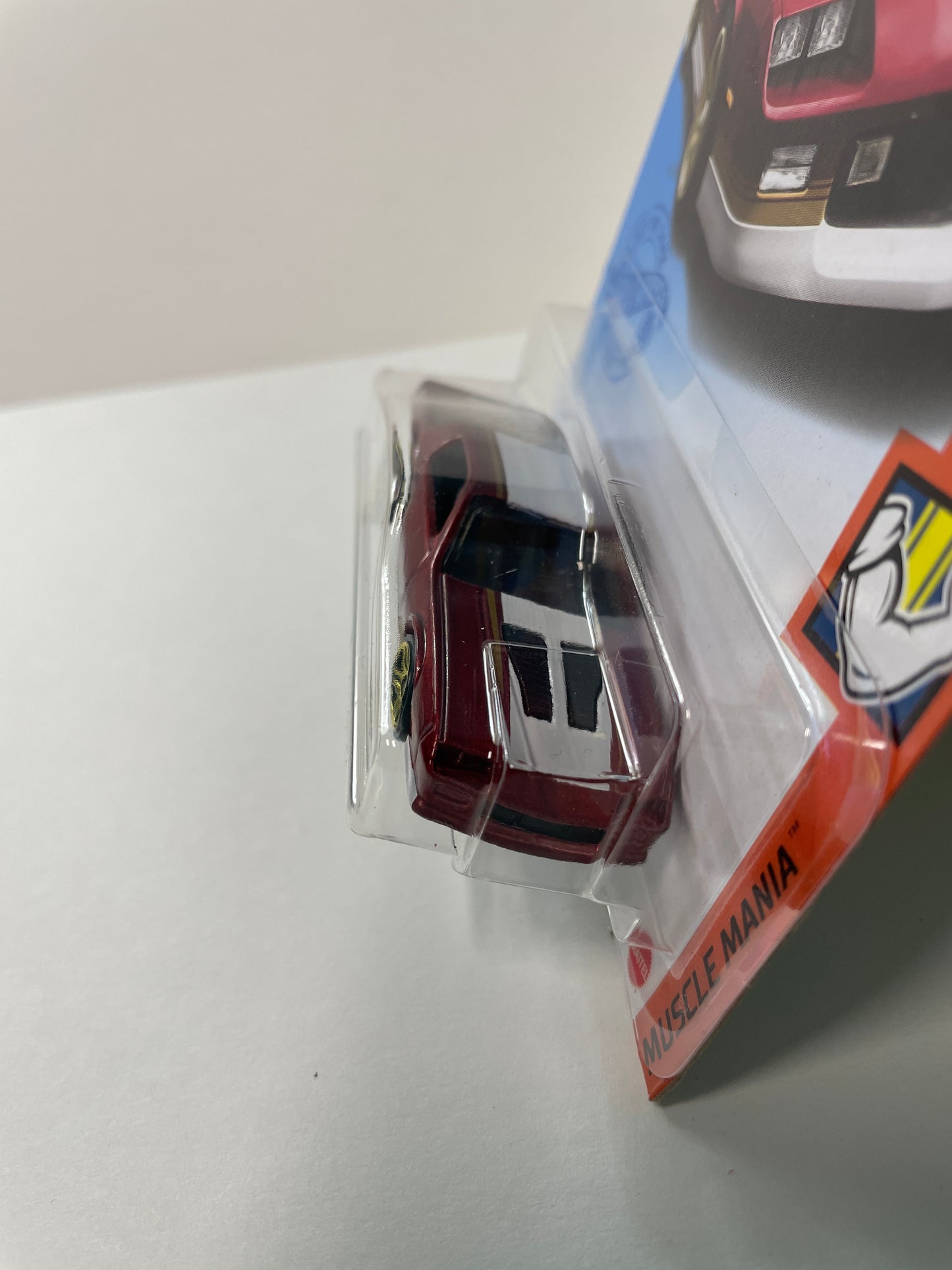 Hot Wheels 1/64 ‘85 Chevrolet Camaro Iroc-Z Red - Damaged Box