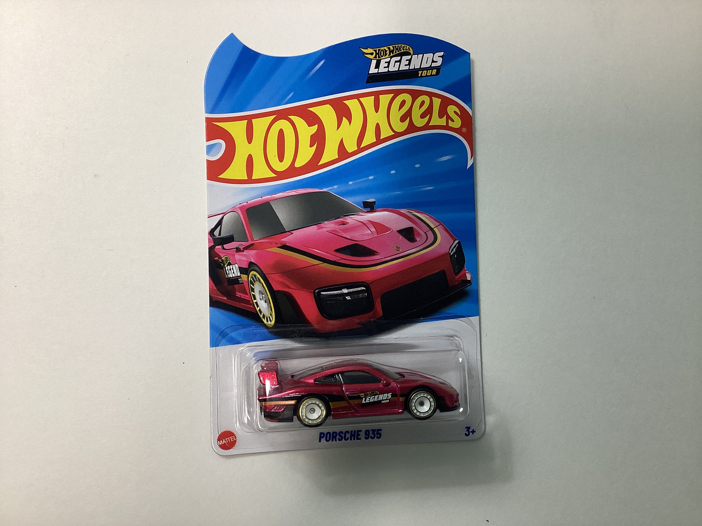 Hot Wheels 1/64 Legends Tour Porsche 935 Pink w/ Wallet