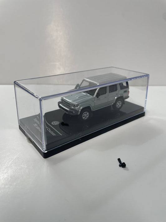 Para64 Toyota 2007 Land Cruiser 76 Silver Pearl - Damaged Car (Read Description)