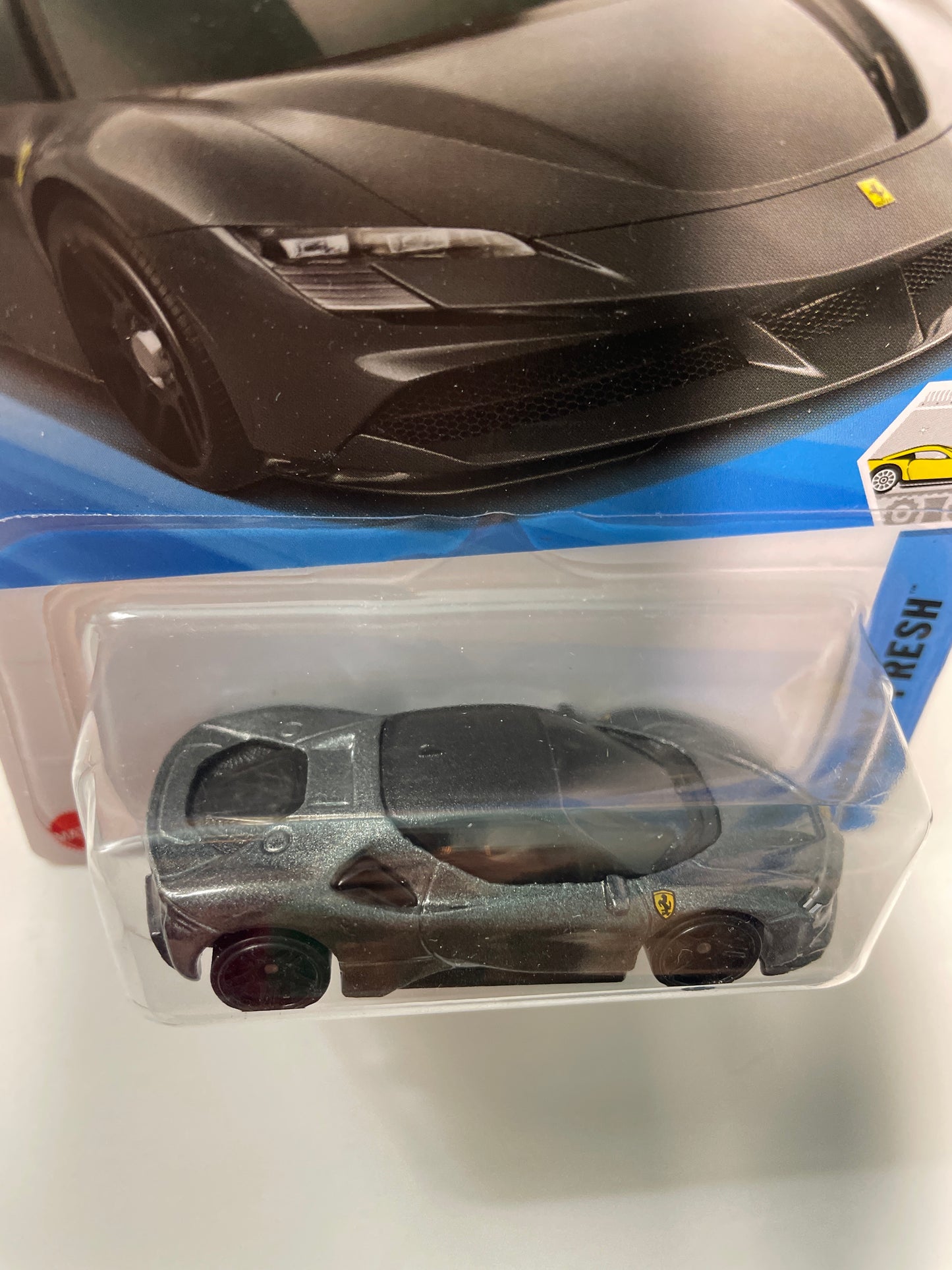 Hot Wheels 1/64 Ferrari SF90 Stradale Black - Damaged Box