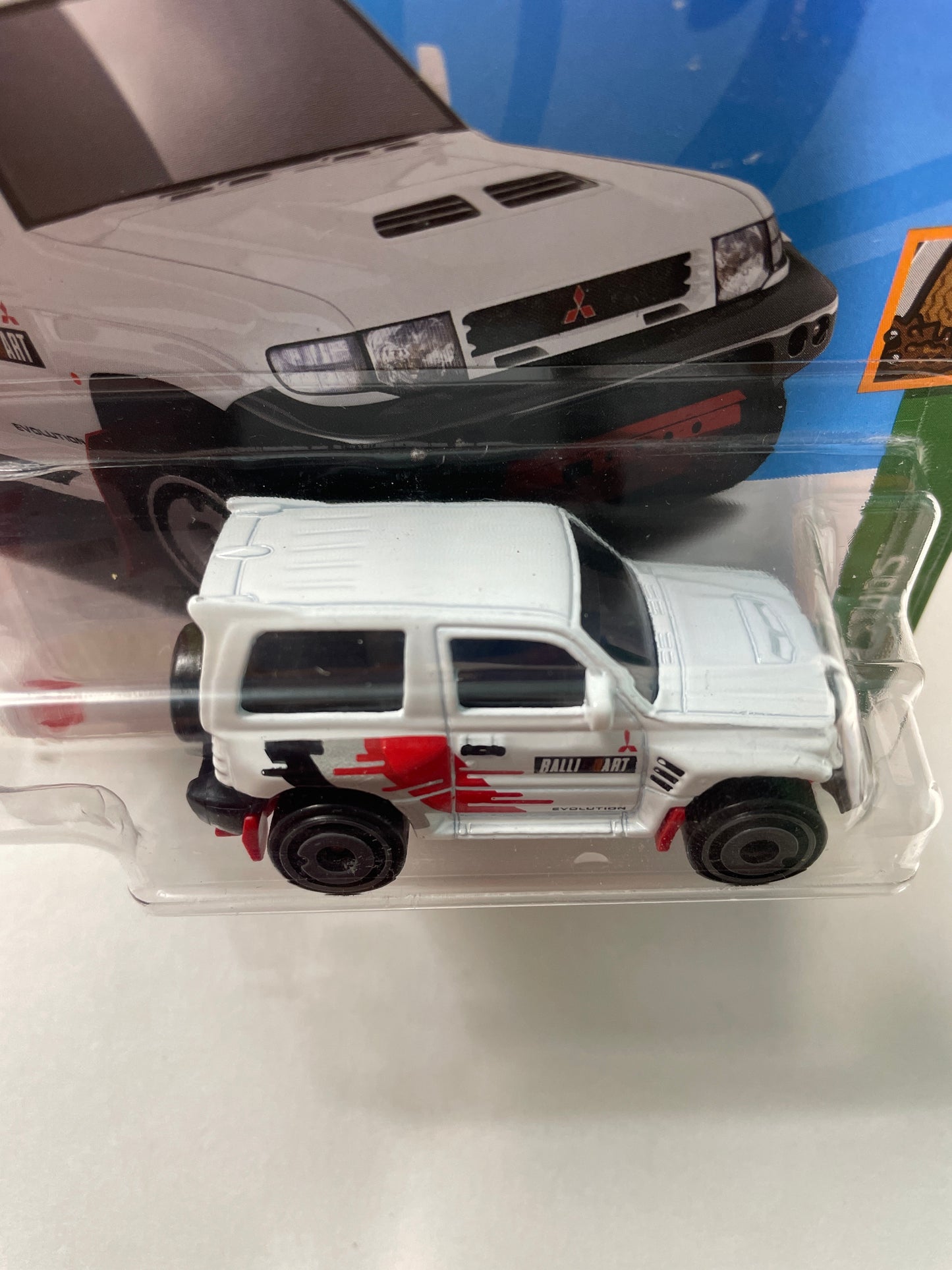 Hot Wheels 1/64 Mitsubishi Pajero Evolution Short Card White