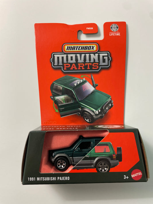 Matchbox 1/64 Moving Parts 1991 Mitsubishi Pajero Green - JHV58 - Damaged Box