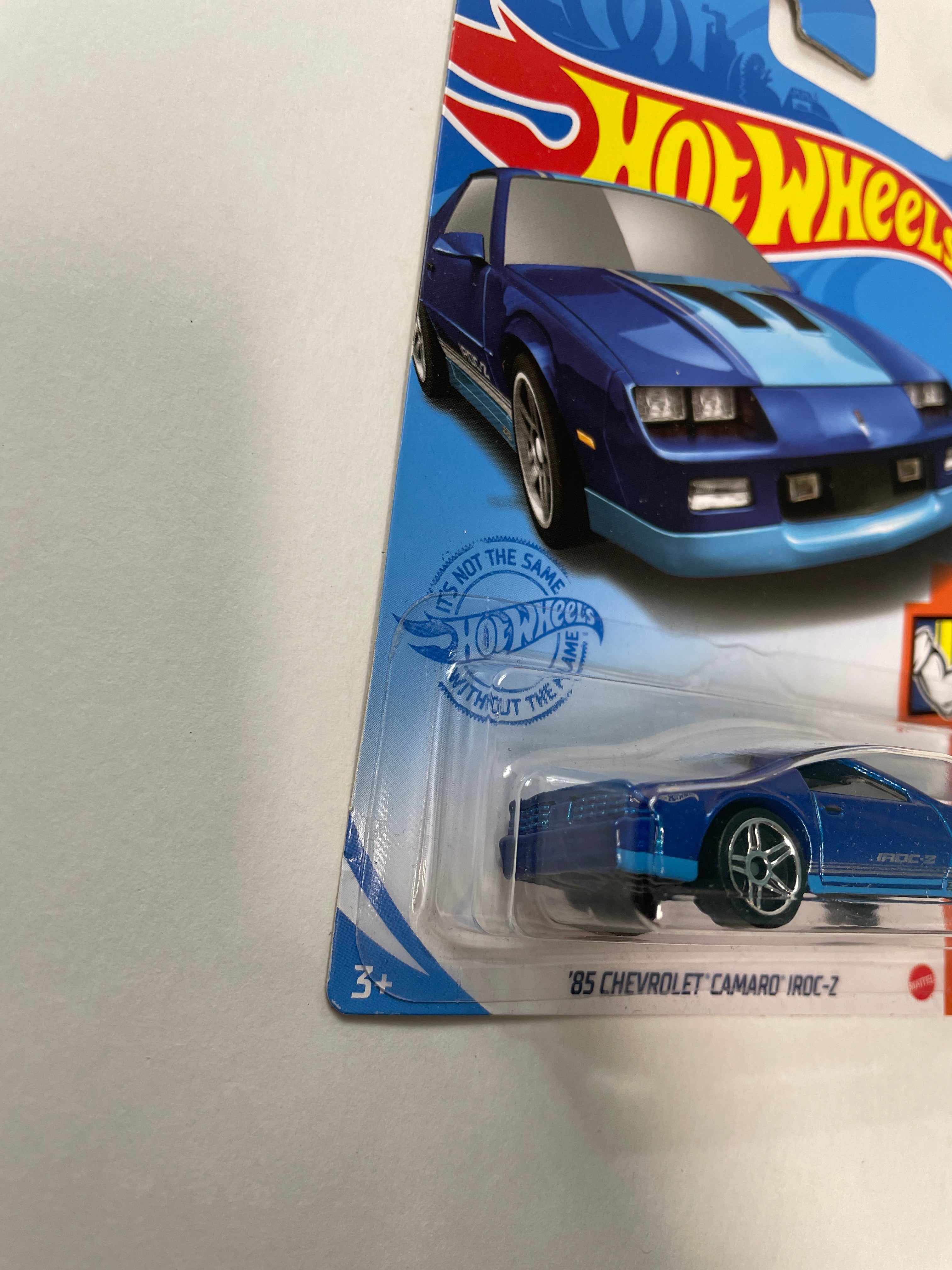 Hot Wheels 1/64 '85 Chevrolet Camaro Iroc-Z Blue - Damaged Box