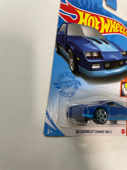 Hot Wheels 1/64 ‘85 Chevrolet Camaro Iroc-Z Blue  - Damaged Box