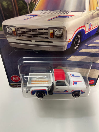 Hot Wheels 1/64 2026 Boulevard Mix F 1978 Dodge Li'L Express Truck/ Camion White & Blue - JHW27 - Damaged Box