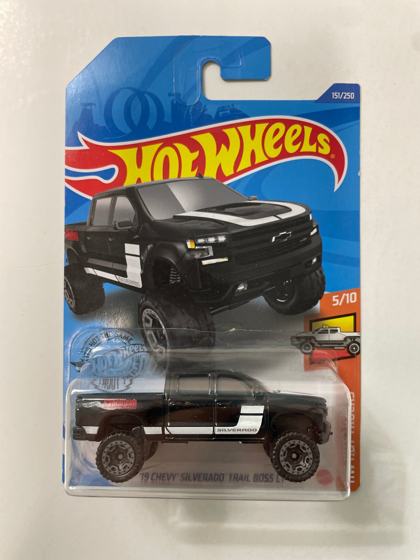 Hot Wheels 1/64 ‘19 Chevy Silverado Trail Boss LT Black