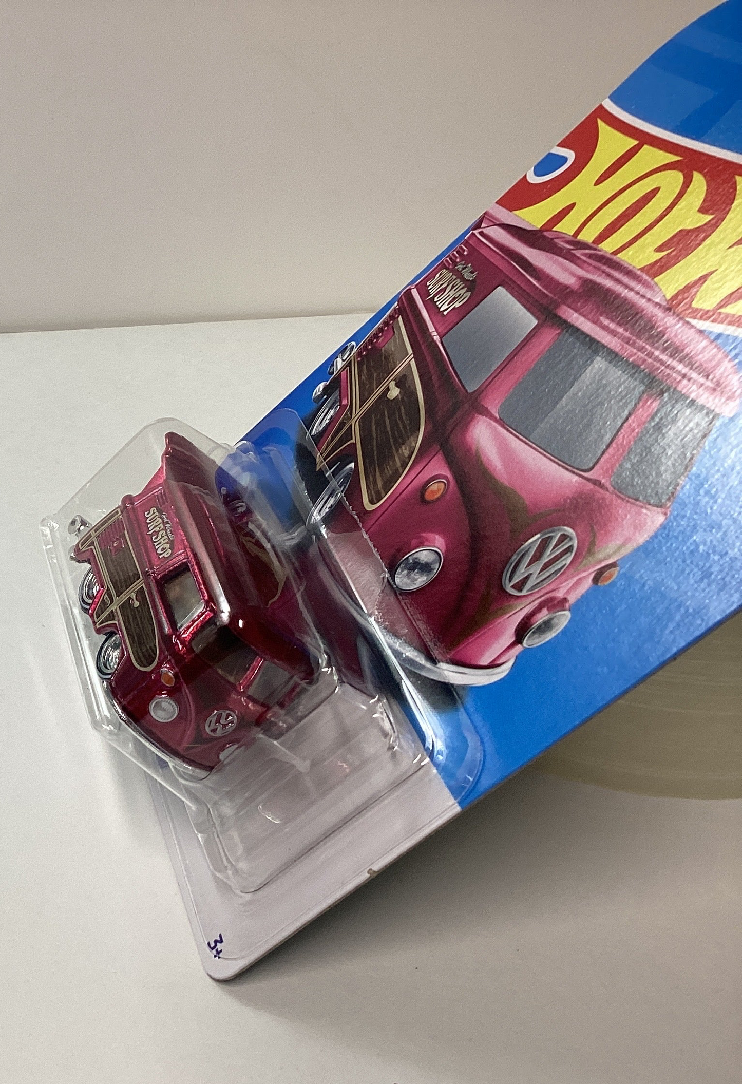 Hot Wheels 1/64 Legends Tour Volkswagen Kool Kombi Pink