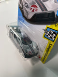 Hot Wheels 1/64 2016 Ford GT Race Grey - Damaged Card