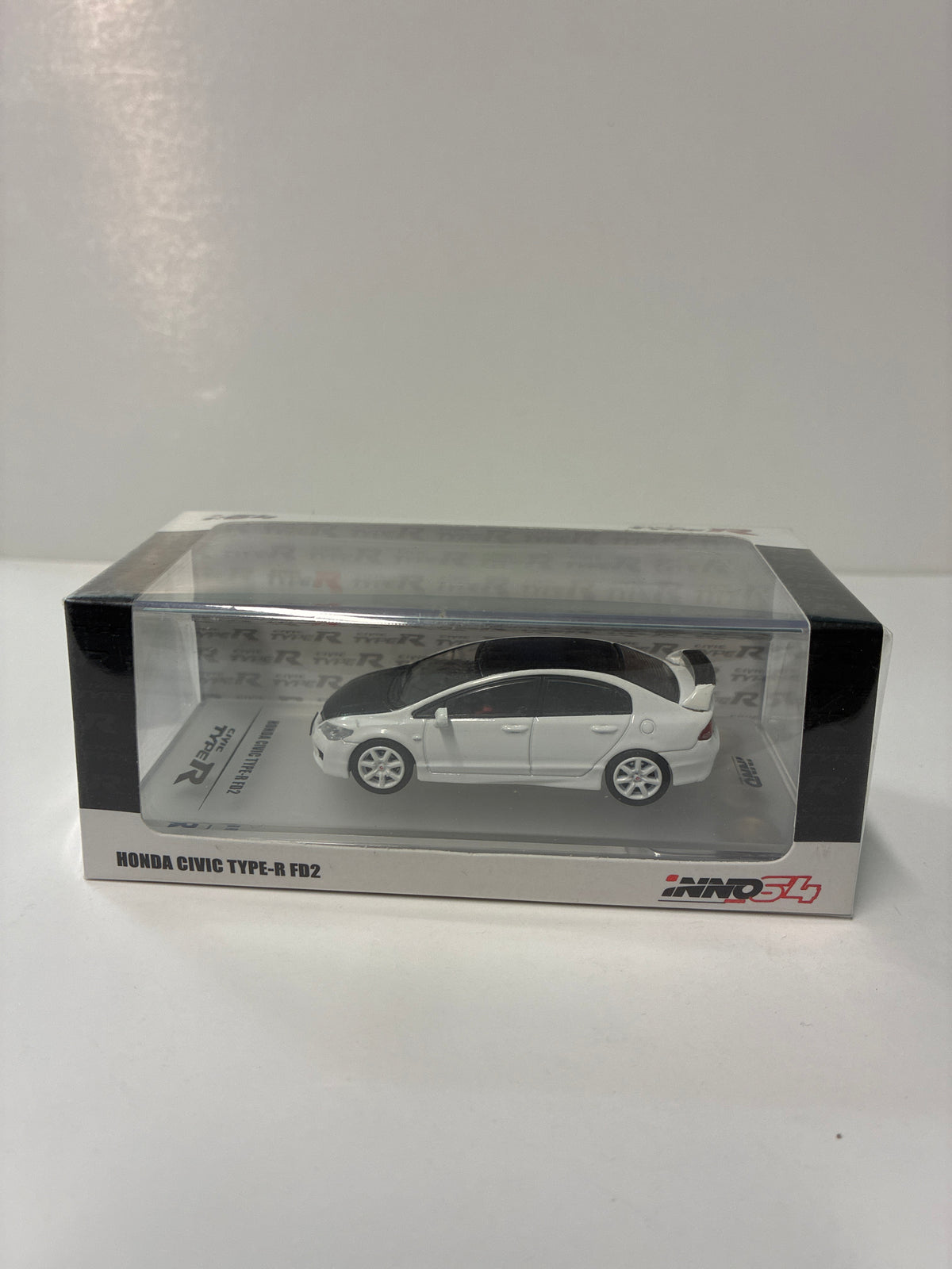 Inno64 1/64 Honda Civic Type-R FD2 White & Black - IN64-FD2-WHHKS