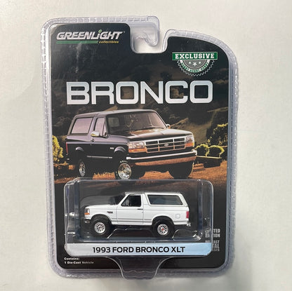 1/64 Greenlight Hobby Exclusive 1993 Ford Bronco XLT White