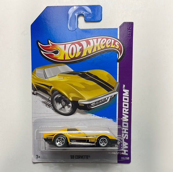 Hot Wheels 1/64 ‘69 Corvette Yellow - Damaged Card