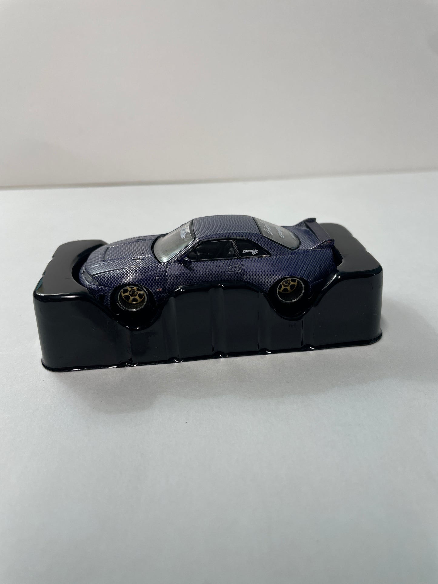 *Chase* Mini GT x Kaido House 1/64 Nissan Skyline GT-R (R33) Active Carbon R V2 Purple