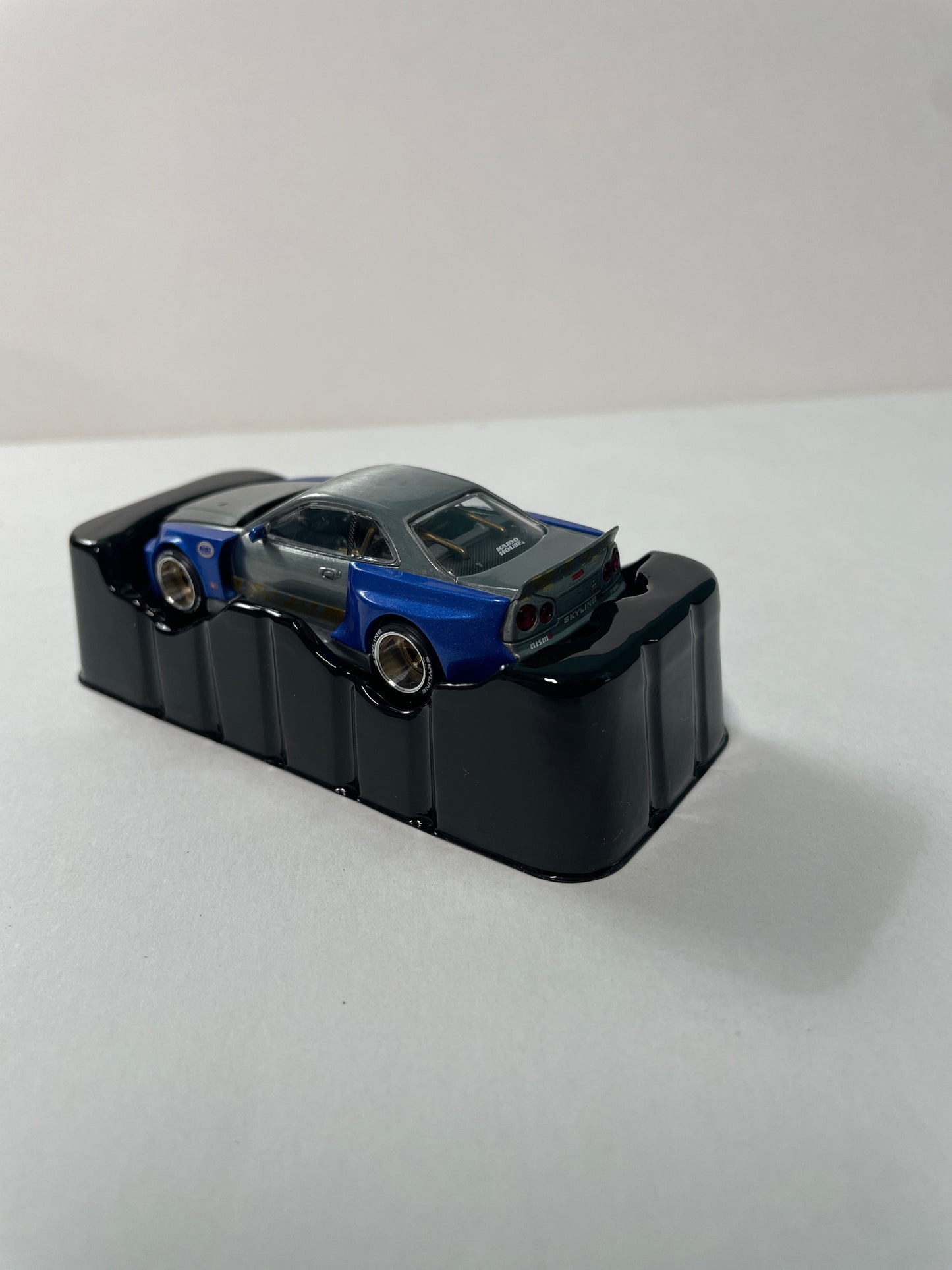 *Chase* Mini GT x Kaido House 1/64 Nissan Skyline GT-R (R34) Kaido Works (V2 Aero) Shinjuku V2 Blue