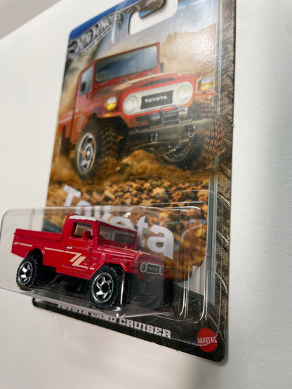 Hot Wheels 1/64 Toyota Silver Series Toyota Land Cruiser Red - JCB73