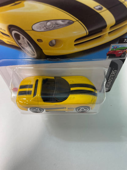 Hot Wheels 1/64 Dodge Viper RT/10 Yellow - Damaged Box