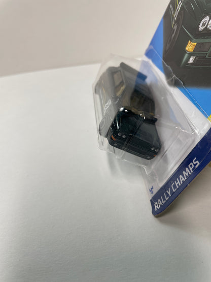 Hot Wheels 1/64 Lancia Delta Integrale Green - Damaged Box