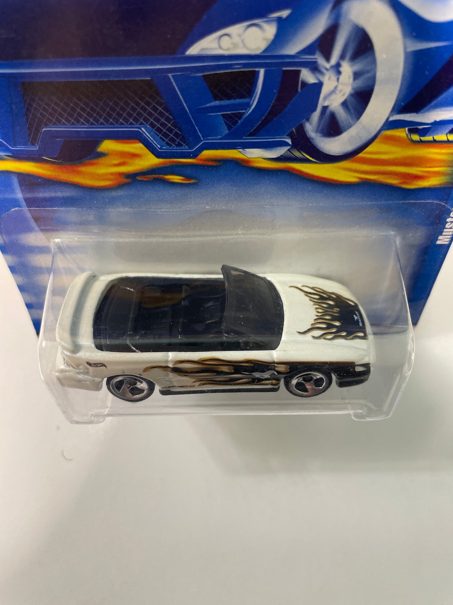 Hot Wheels 1/64 Ford Mustang 1996 White - Damaged Box