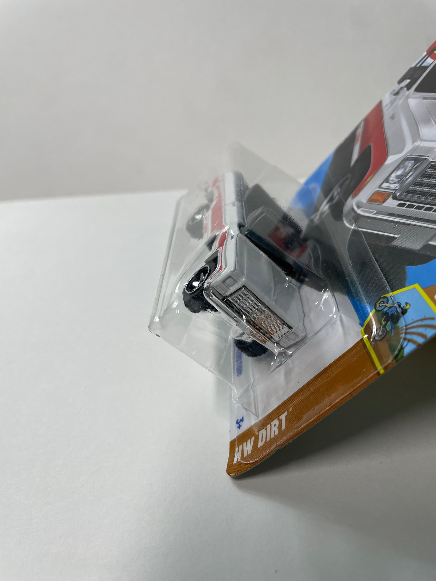 Hot Wheels 1/64 ‘75 Chevy Blazer Custom White