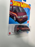 Hot Wheels 1/64 1986 Toyota Van Red