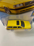 Hot Wheels 1/64 Volvo 850 Estate Yellow - Damaged Card