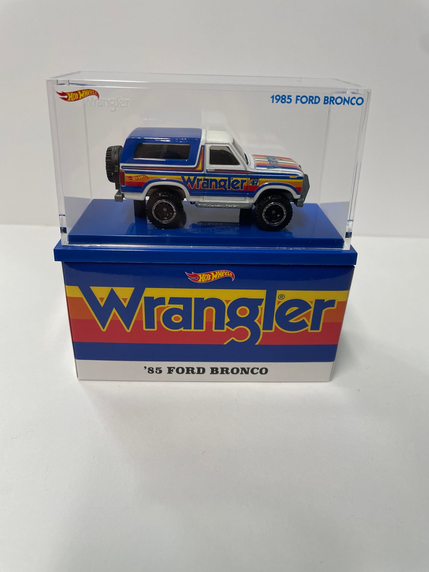Hot Wheels 1/64 Wrangler ‘85 Ford Bronco White & Blue
