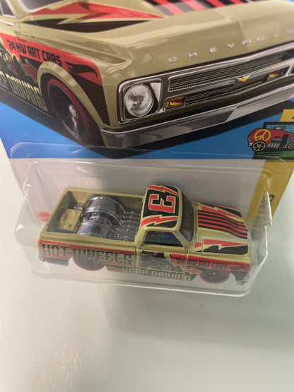 Hot Wheels 1/64 ‘67 Chevy C10 Beige & Black