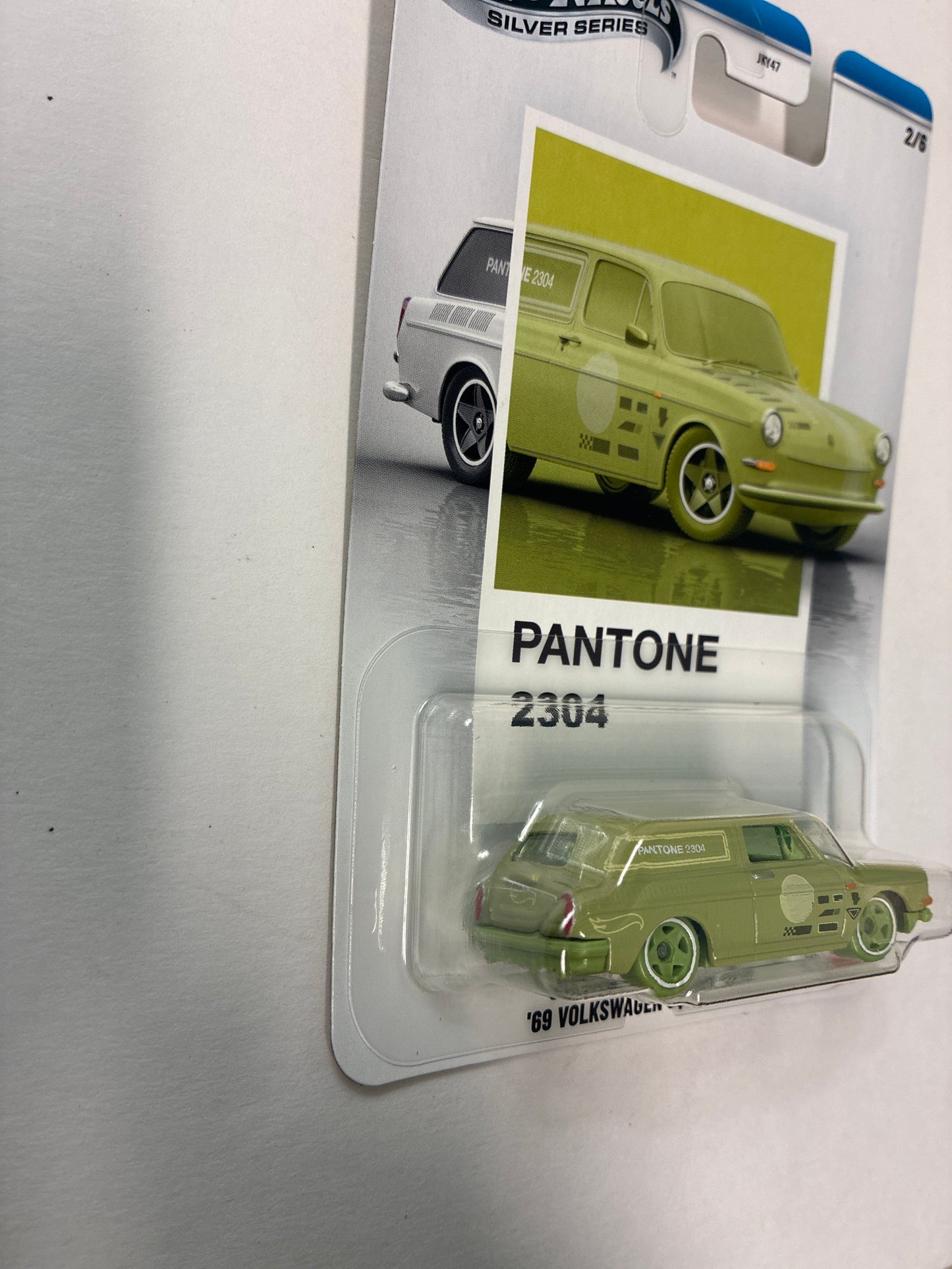Hot Wheels 1/64 Silver Series Pantone #2304 Custom/ Personnalise '69 Volkswagen Squareback Green - JKY60