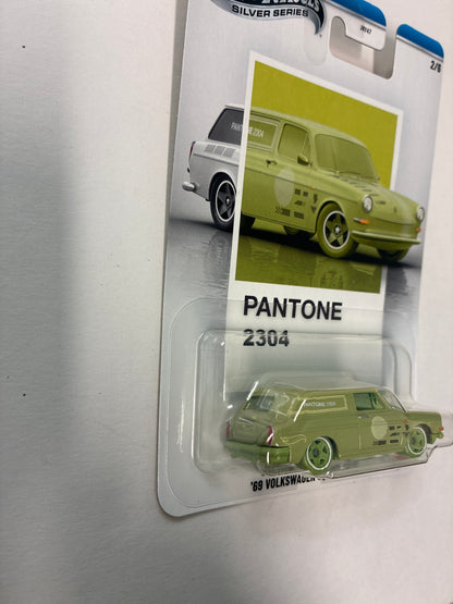 Hot Wheels 1/64 Silver Series Pantone #2304 Custom/ Personnalise '69 Volkswagen Squareback Green - JKY60