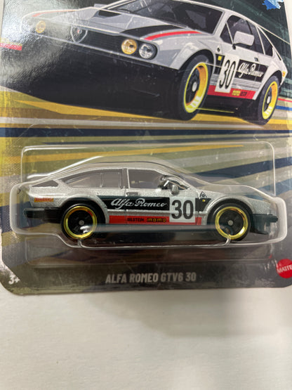 Hot Wheels 1/64 Silver Series Vintage Club 1968 Alfa Romeo GTV6 30 Silver - JKY30