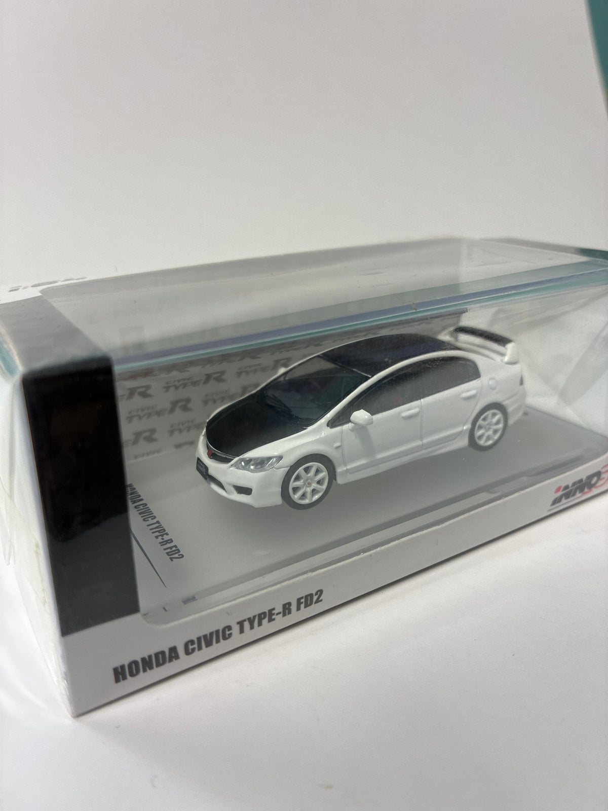 Inno64 1/64 Honda Civic Type-R FD2 White & Black - IN64-FD2-WHHKS
