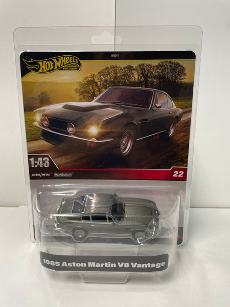 Hot Wheels 1/43 1985 Aston Martin V8 Vantage Silver