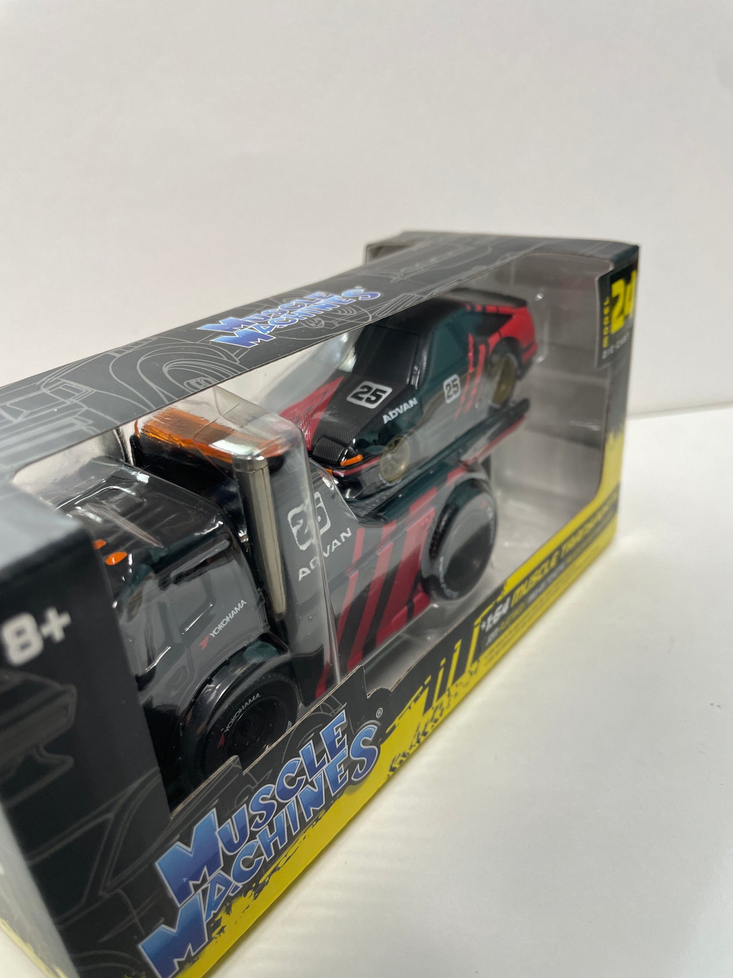 Muscle Machines 1/64 Muscle Transports JDM Flatbed / 1983-85 Toyota Trueno Sprinter (AE86) Red & Black - 11557