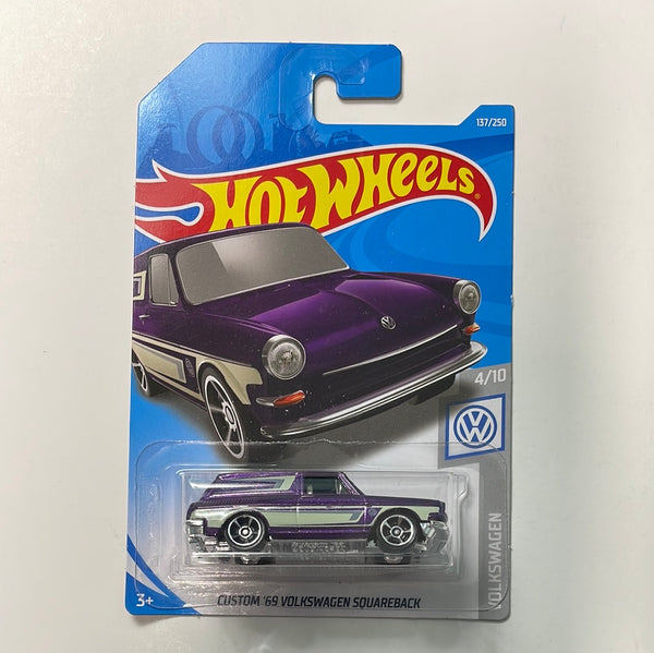 Hot Wheels 1/64 Custom ‘69 Volkswagen Squareback Purple - Damaged Card