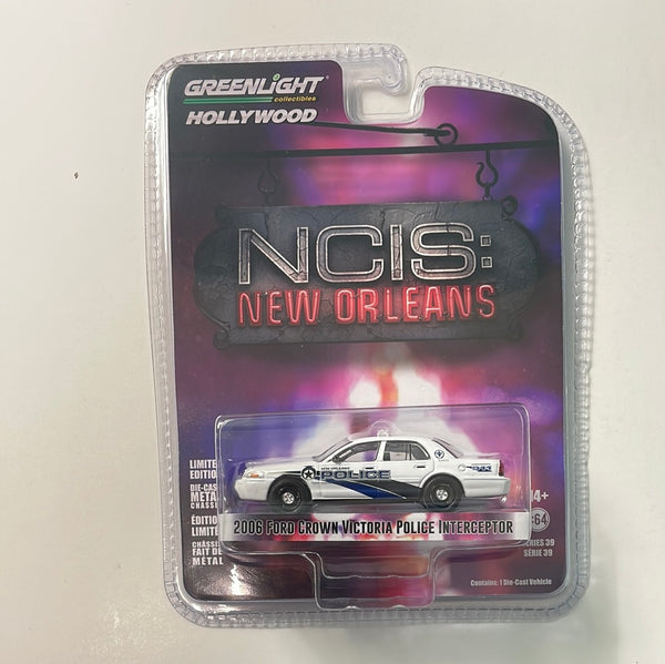 Greenlight Hollywood 1/64 NCIS: New Orleans 2006 Ford Crown Victoria Police Interceptor White