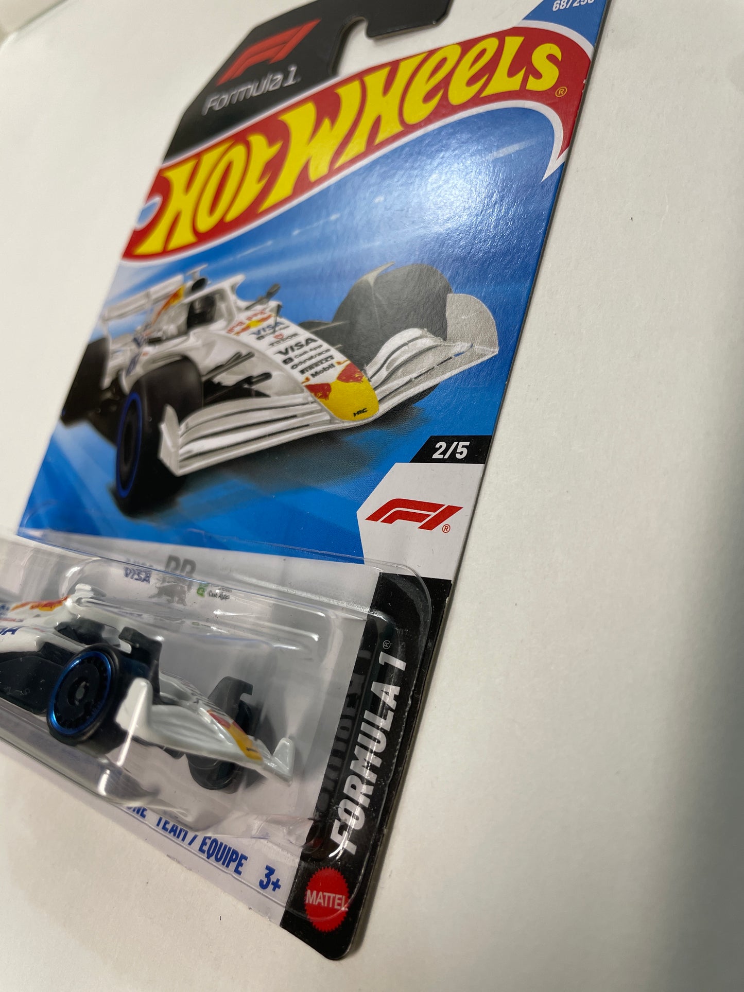 Hot Wheels 1/64 Formula 1 Visa Cash App Racing Bulls Formula One Team/ Équipe White - Damaged Box