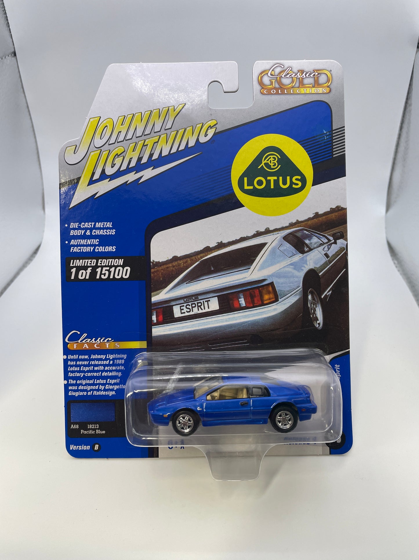 Johnny Lightning 1/64 Classic Gold Collection 1989 Lotus Esprit Blue
