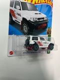 Hot Wheels 1/64 Mitsubishi Pajero Evolution White