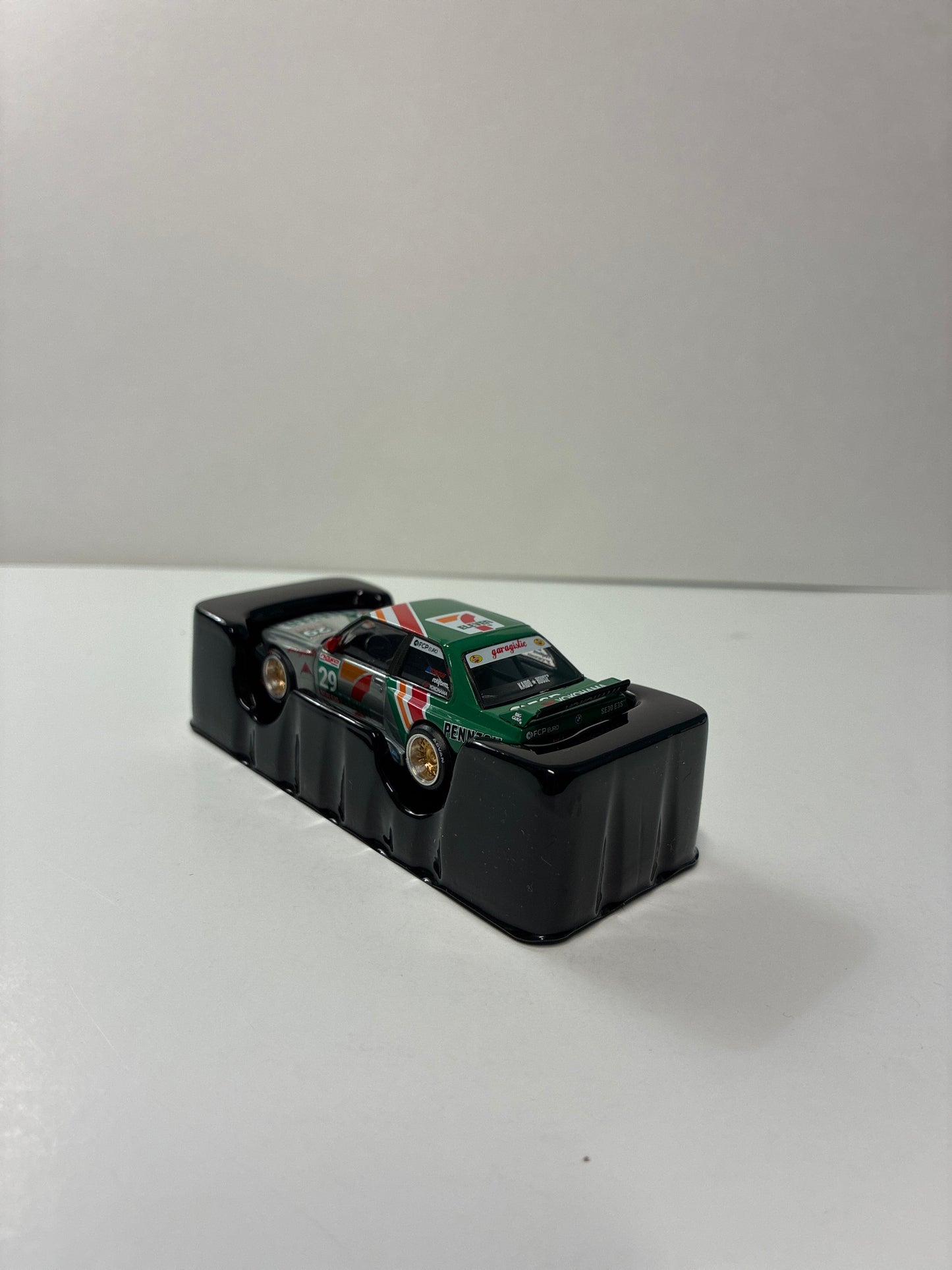 *Chase* Mini GT x Kaido House 1/64 BMW M3 KAIDO WORKS LARRY CHEN V1 White & Green - KHMG217 - Damaged Box