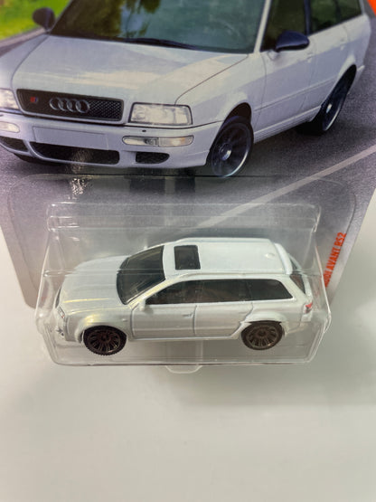 Matchbox 1/64 ‘94 Audi Avant RS2 White