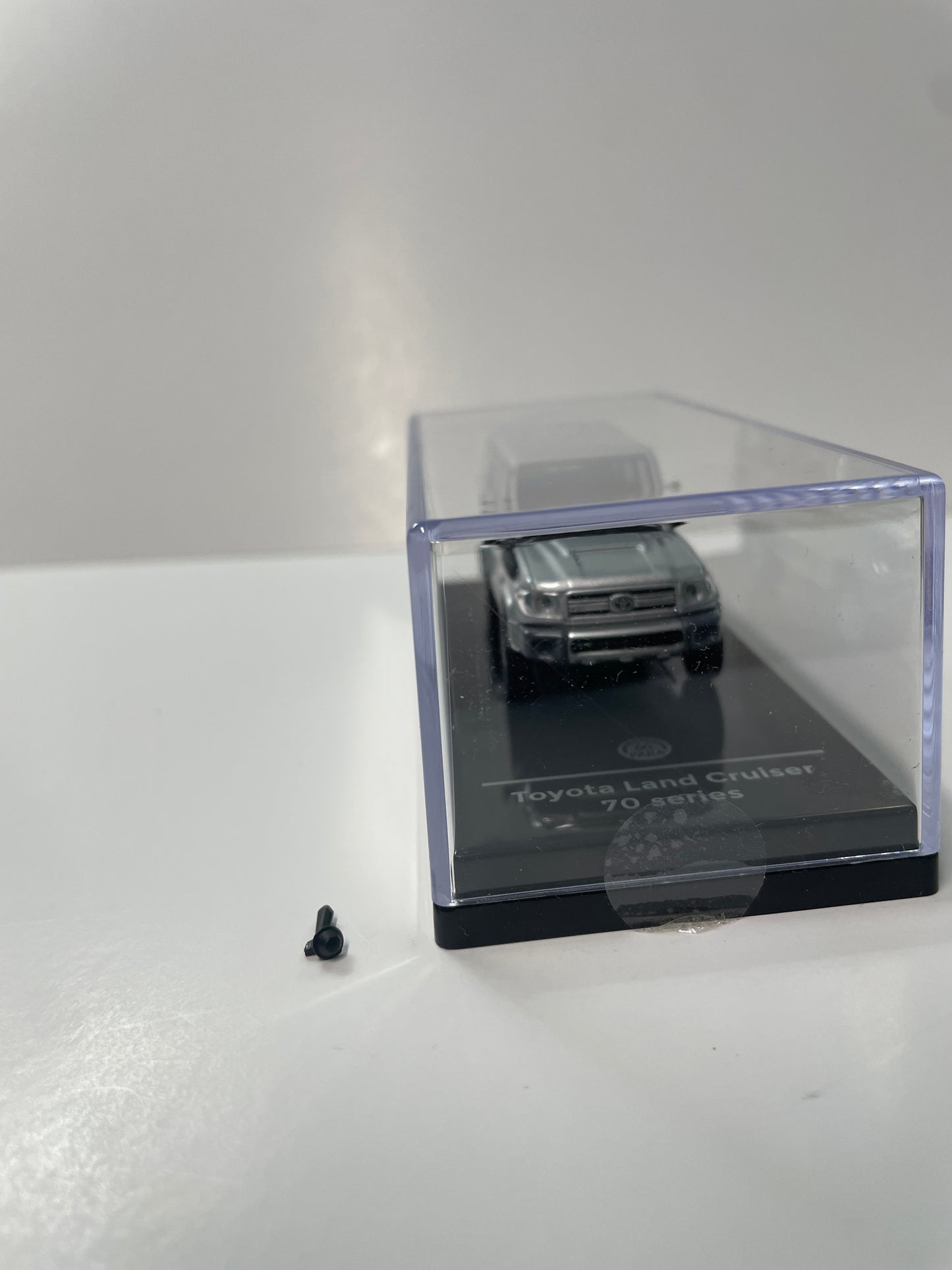 Para64 Toyota 2007 Land Cruiser 76 Silver Pearl - Damaged Car (Read Description)