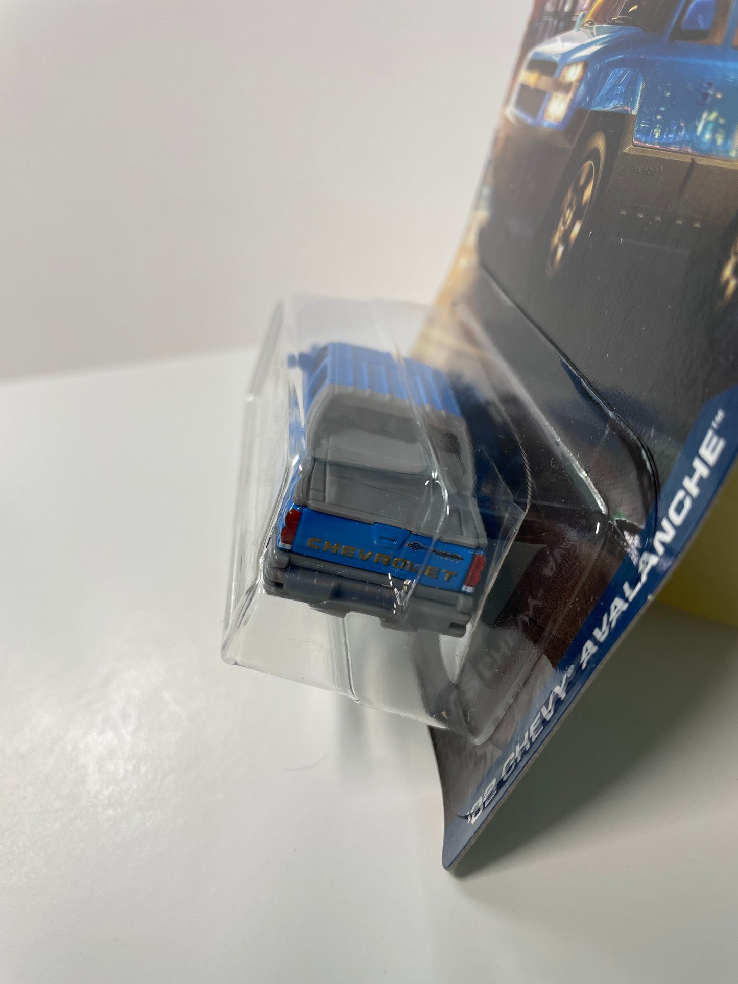 Matchbox 1/64 Chevrolet Trucks ‘02 Chevy Avalanche Blue & Grey
