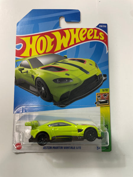 Hot Wheels 1/64 Aston Martin Vantage GTE Green