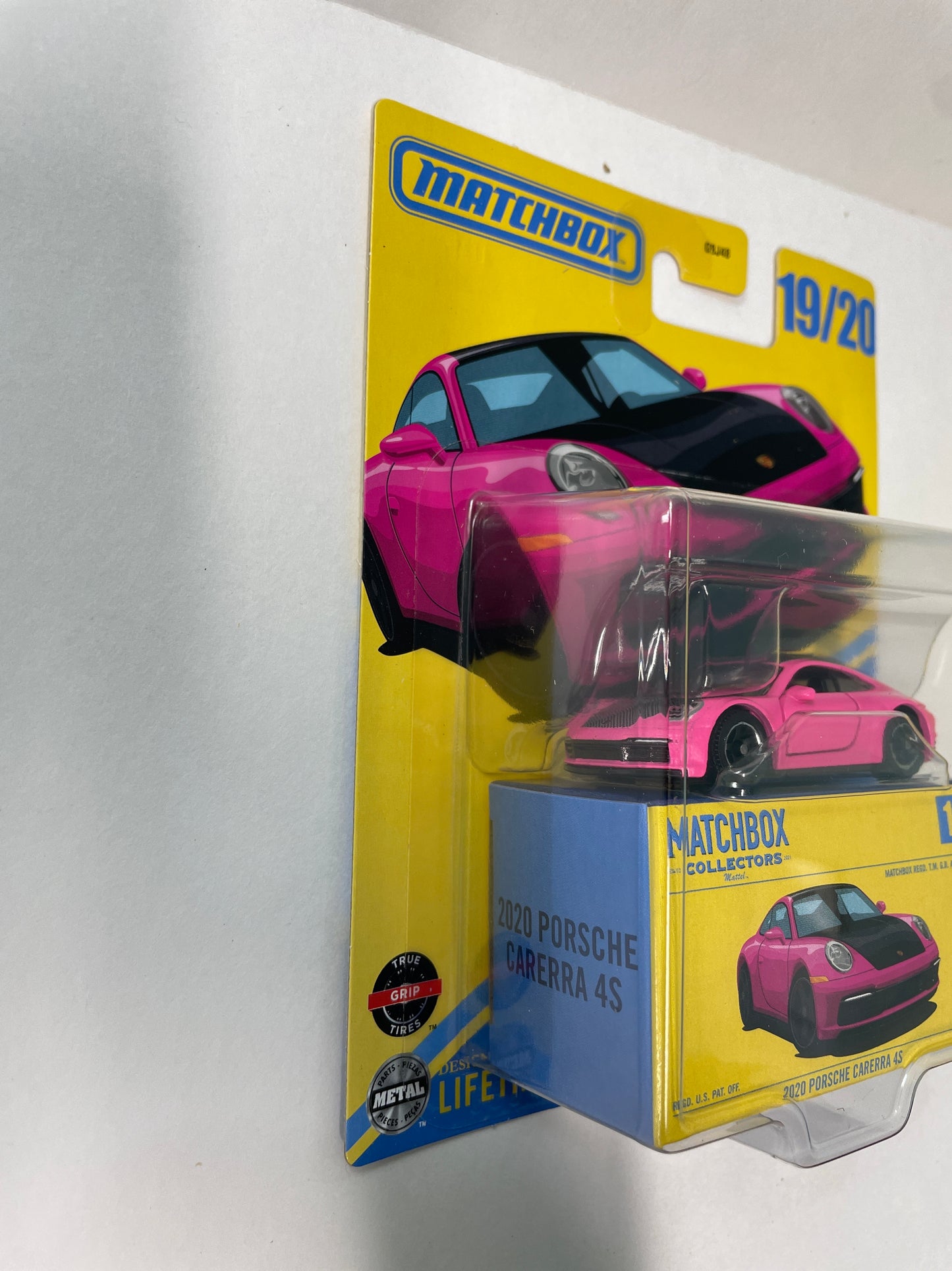 Matchbox Collectors 1/64 2020 Porsche Carrera 4S Pink