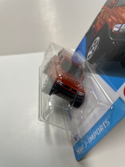 Hot Wheels 1/64 Mitsubishi Pajero Evolution Orange