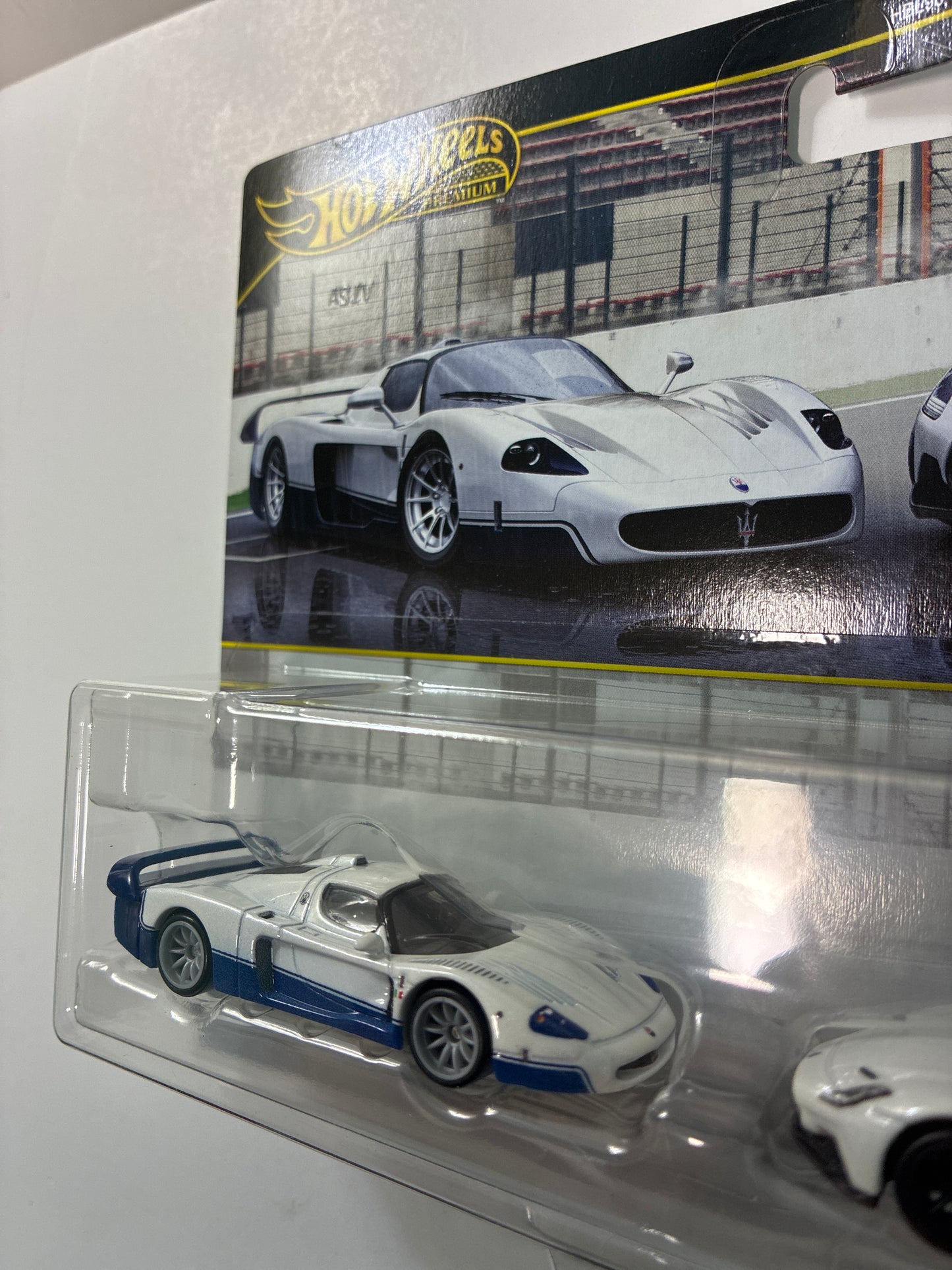 Hot Wheels 1/64 Car Culture Premium 2 Pack Maserati MC12 & Maserati MC20 - JHW55