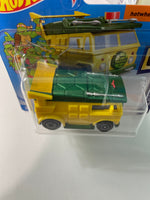 Hot Wheels 1/64 Teenage Mutant Ninja Turtles Party Wagon Short Card Yellow & Green